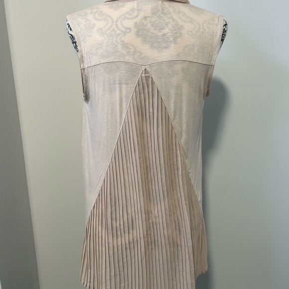 Olive & Oak Blouse - Picture 2 of 4